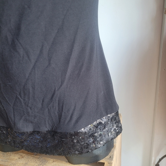 Donna Black Sleeveless Cowl Neckline and Sequin Hemline Top M - Picture 2 of 6